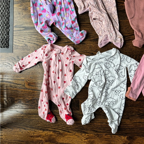21 Assorted Baby One Piece Lot 0-3 Months - Picture 4 of 5